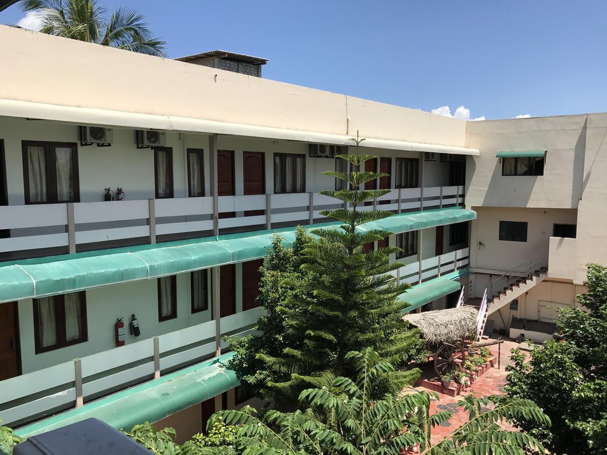 Gnaanams Hotel And Restaurant Jaffna Eksteriør billede