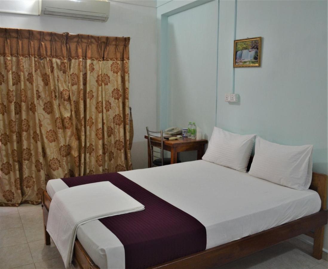 Gnaanams Hotel And Restaurant Jaffna Eksteriør billede